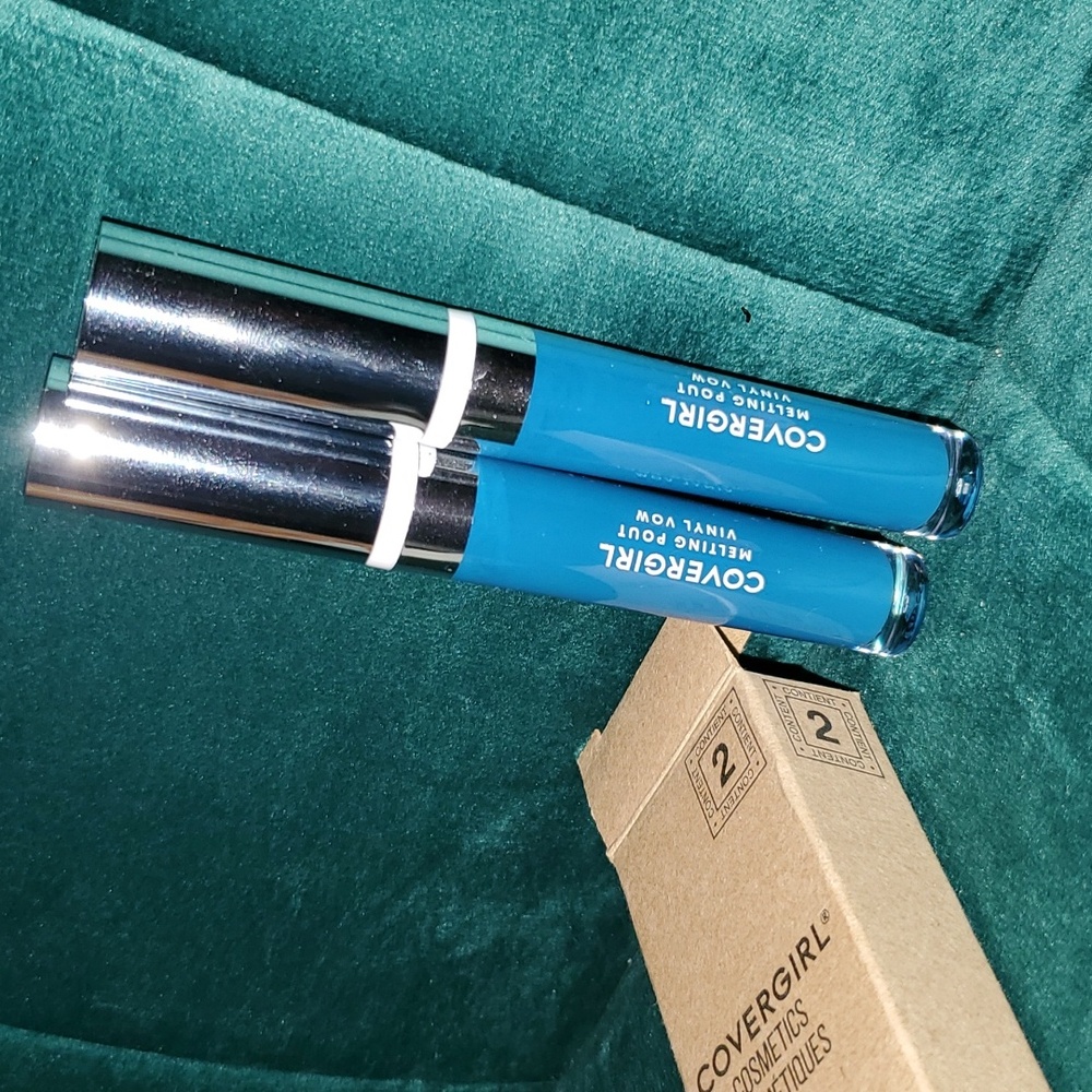 Covergirl Melting Pout vinyl vow 2 included